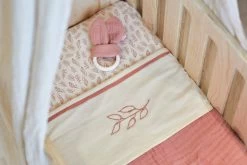 Jollein Baby Laken Ledikant 120x150cm Meadow - Rosewood -Jollein Babyparadijs 1200x800 399