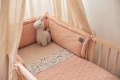 Jollein Bedomrander River Knit 180x35cm - Pale Pink -Jollein Babyparadijs 1200x800 515