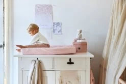 Jollein Aankleedkussenhoes Snake Jersey 50x70cm - Pale Pink -Jollein Babyparadijs 1200x800 597