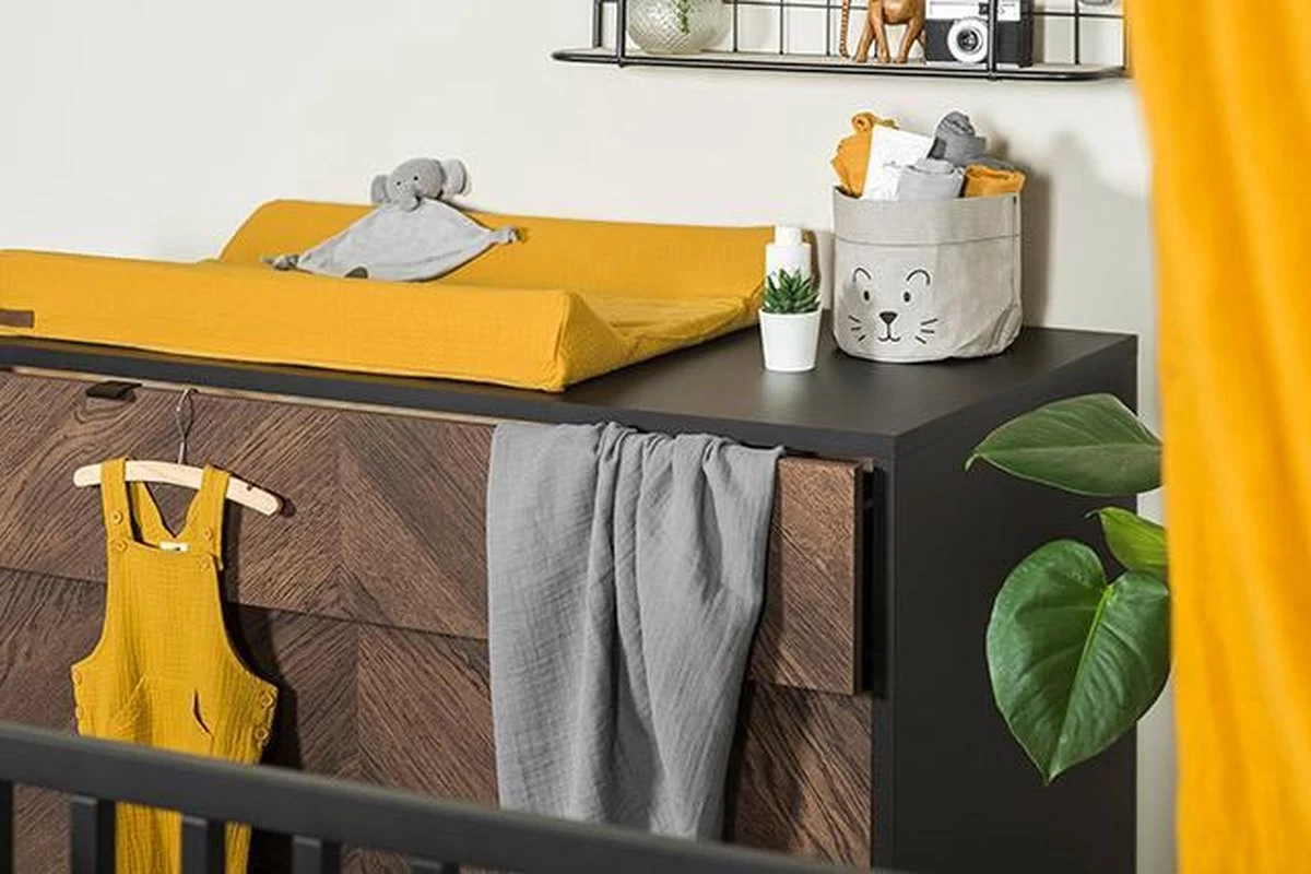 Jollein Aankleedkussenhoes Brick Velvet 50x70cm - Mustard 4 Jollein Aankleedkussenhoes Brick Velvet 50x70cm - Mustard - Afbeelding 4