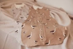 Jollein Baby Slaapzak Jersey 110cm Goose - Biscuit -Jollein Babyparadijs 1200x800 845