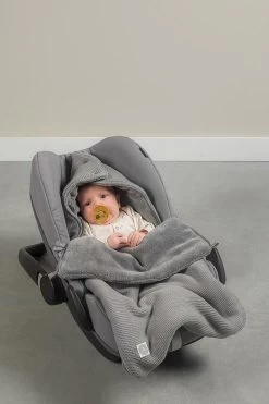 Jollein Voetenzak Voor Autostoel & Kinderwagen - Basic Knit - Stone Grey -Jollein Babyparadijs 800x1200 454