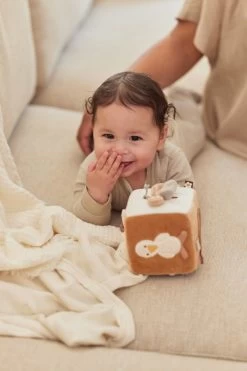 Jollein Activiteitenkubus - Spring Garden -Jollein Babyparadijs 800x1200 462